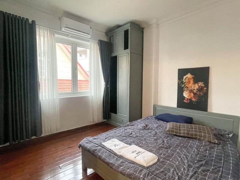 A Balanced One-Bedroom Living Space