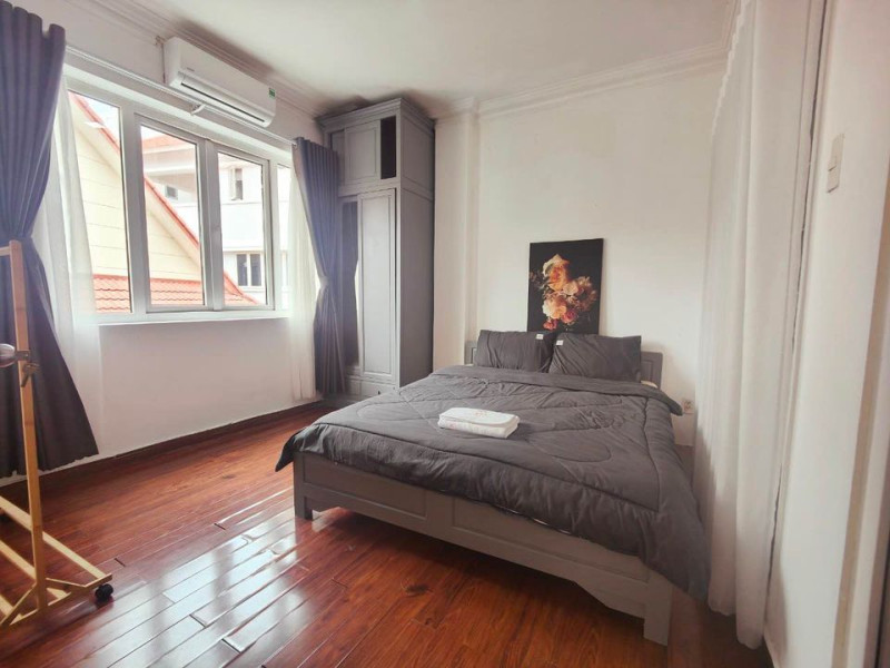 A Balanced One-Bedroom Living Space