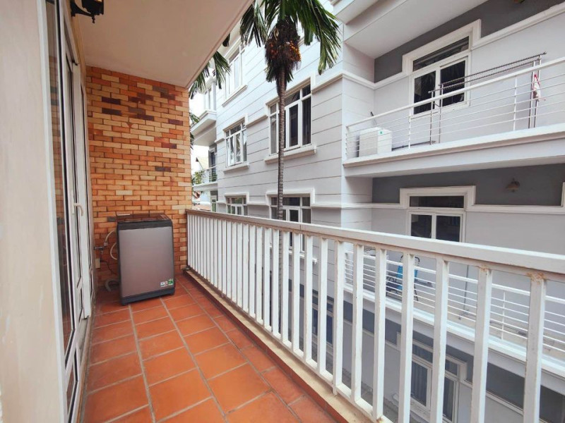 A Balanced One-Bedroom Living Space