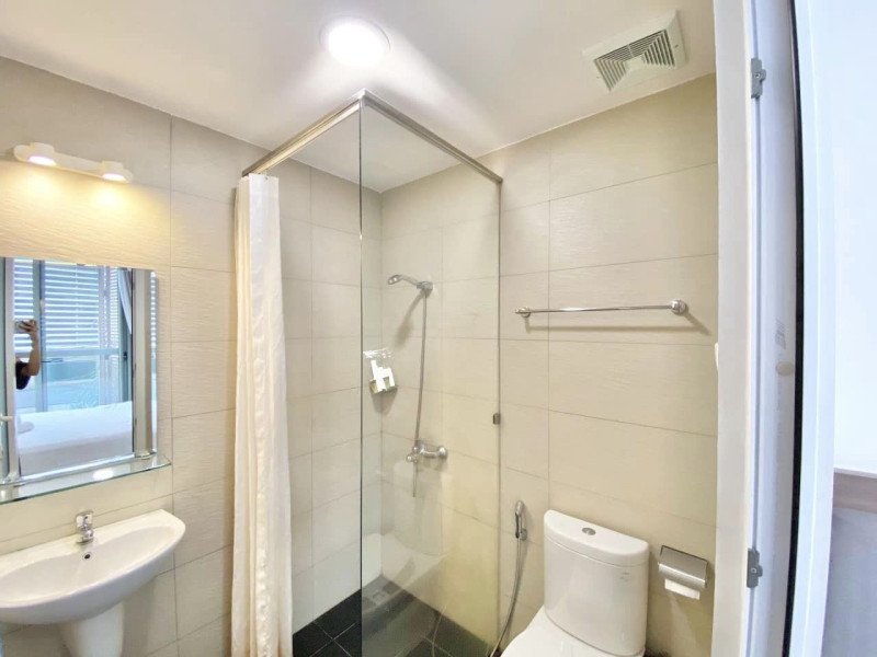 A Soft and Welcoming One-Bedroom