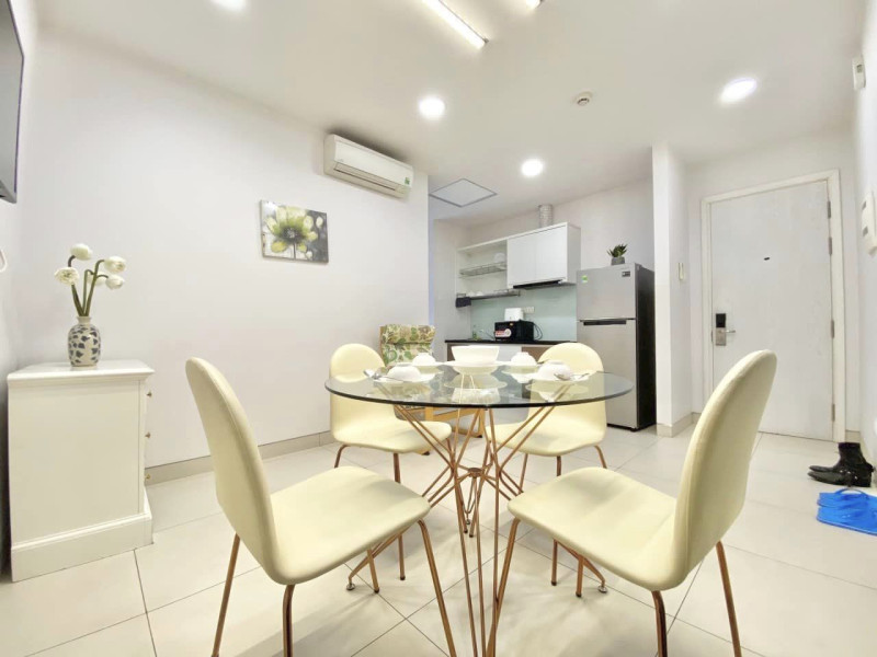 A Soft and Welcoming One-Bedroom