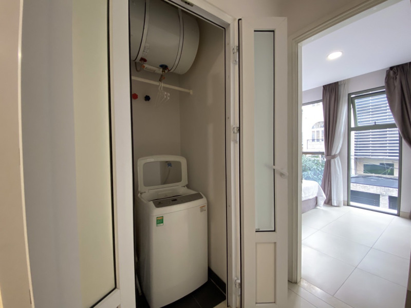 A Soft and Welcoming One-Bedroom