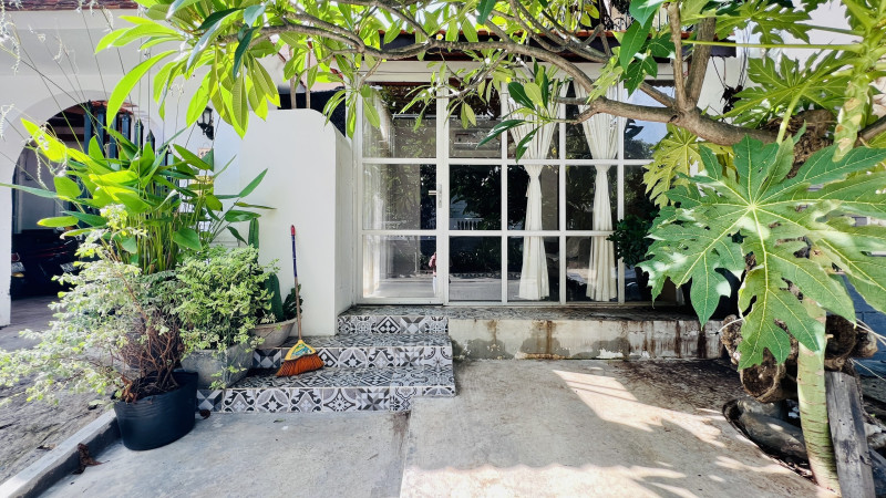 Elegant Comfort in a One-Bedroom Home