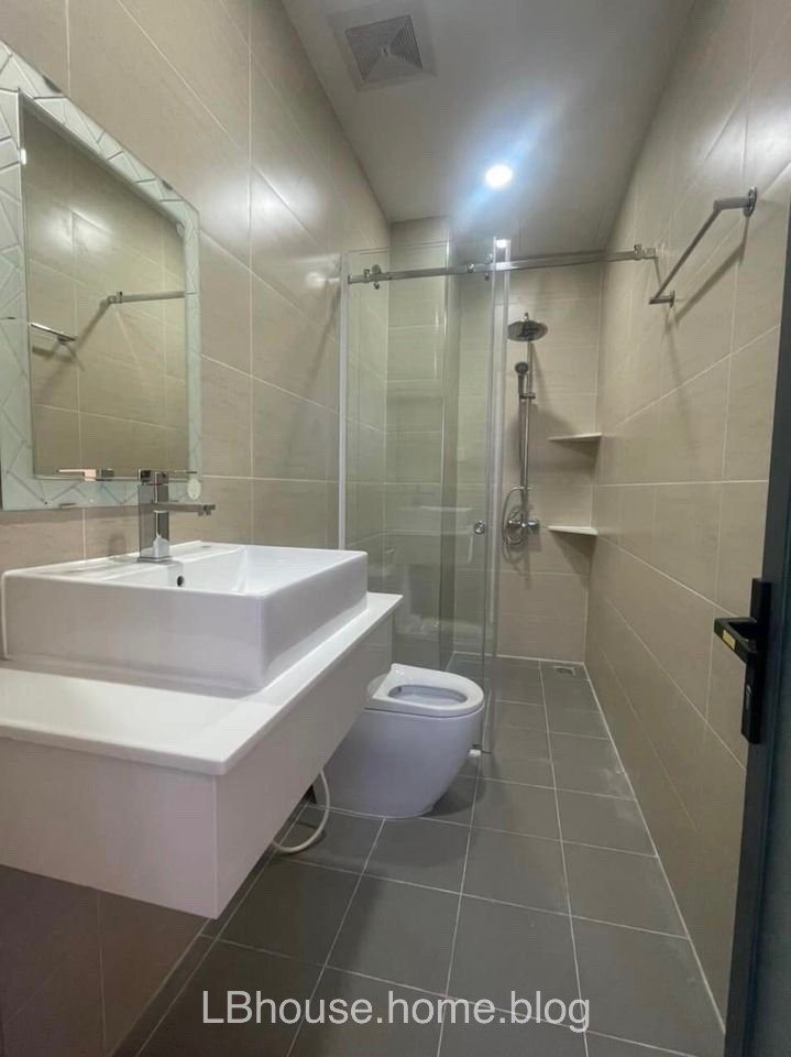 A Soft-Toned One-Bedroom Apartment