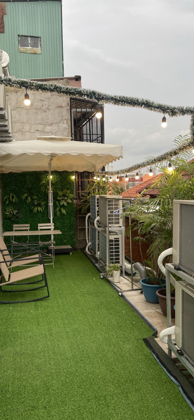 A Soft-Toned One-Bedroom Apartment
