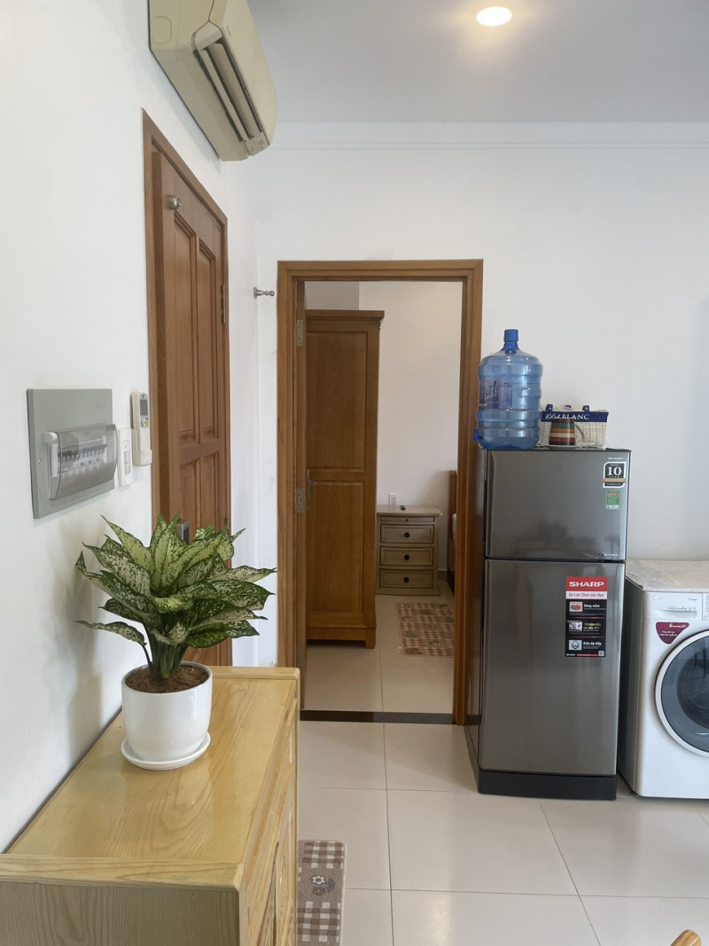 A Soft-Toned One-Bedroom Apartment