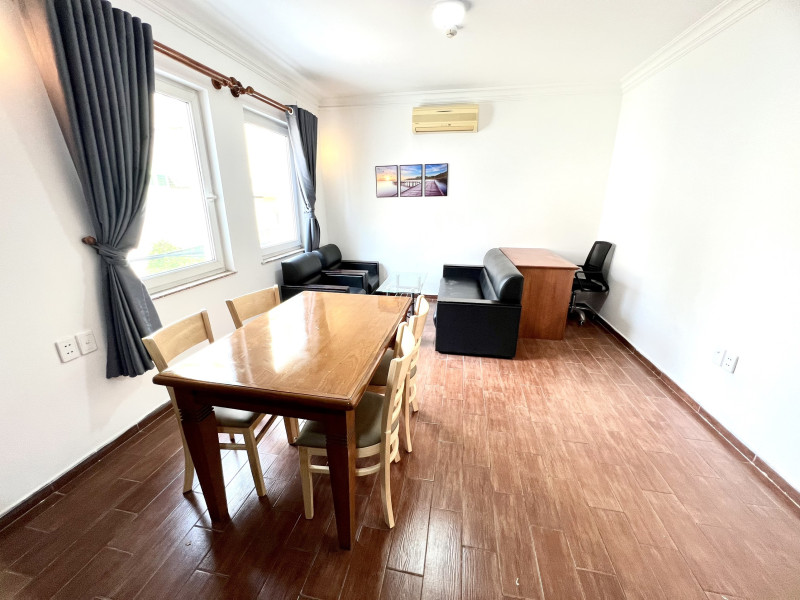 One-Bedroom Living with Balanced Design