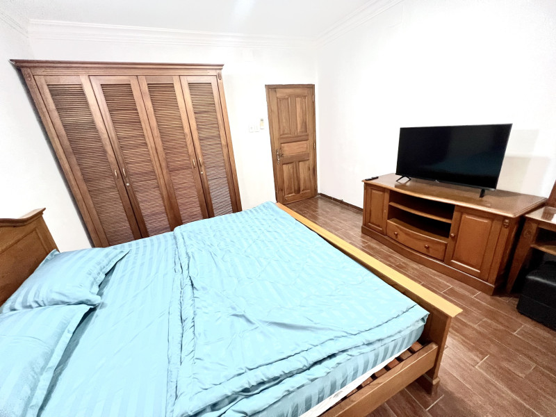 One-Bedroom Living with Balanced Design