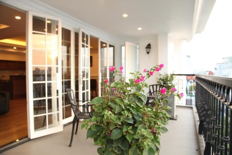 Penhouse -A Sun-Kissed One-Bedroom in Thao Dien