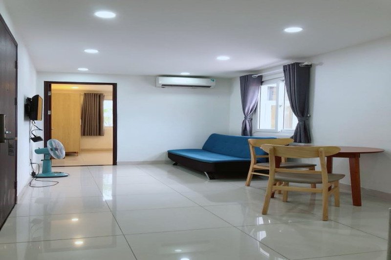 Cute & Cozy 1-Bedroom Apartment on Top of building got yard