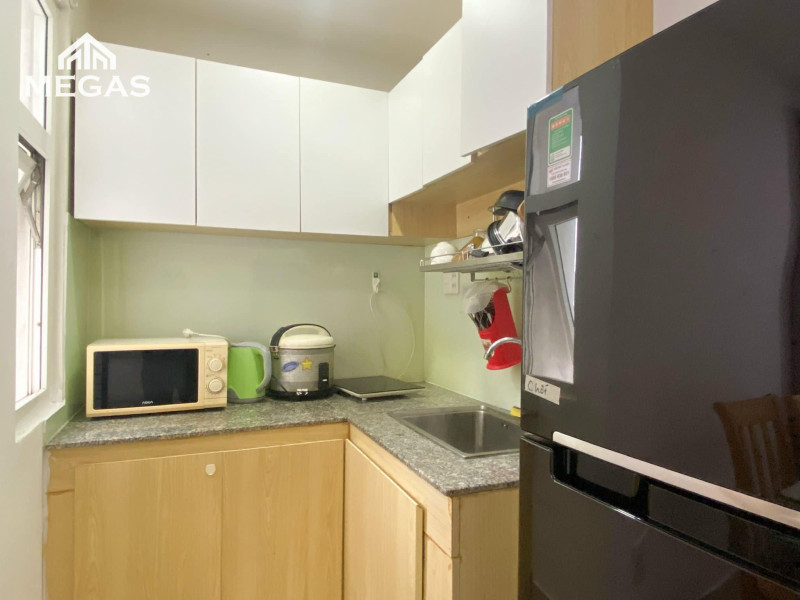 Cute & Cozy 1-Bedroom Apartment on Top of building got yard