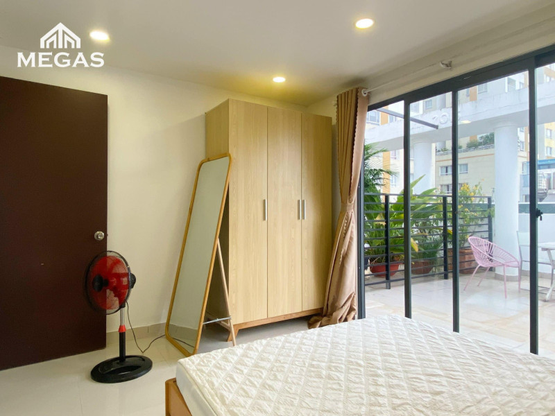 Cute & Cozy 1-Bedroom Apartment on Top of building got yard