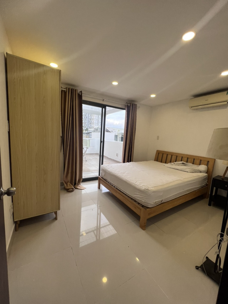 Cute & Cozy 1-Bedroom Apartment on Top of building got yard