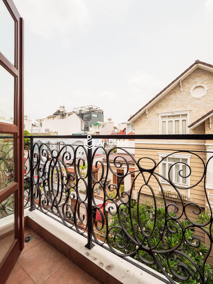 A Softly Bright Studio  Apartment