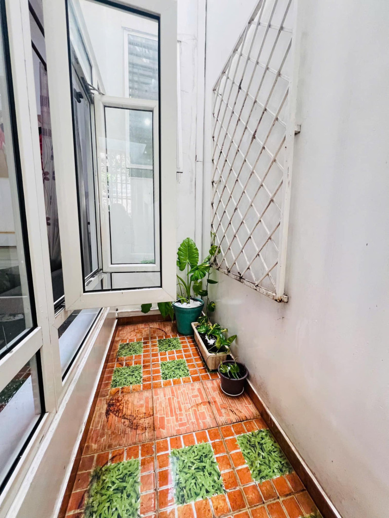 A Cheerful One-Bedroom Living Space