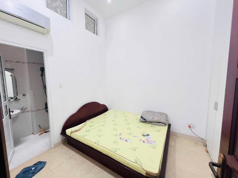 A Cheerful One-Bedroom Living Space