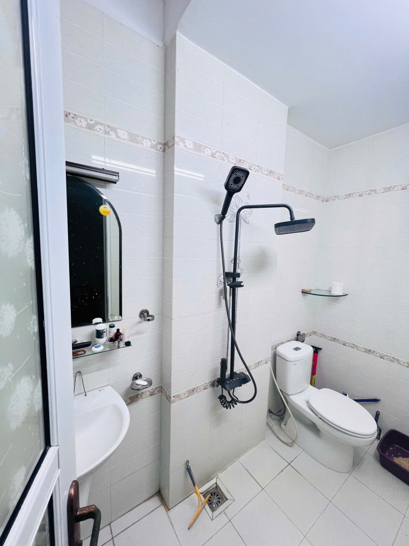 A Cheerful One-Bedroom Living Space