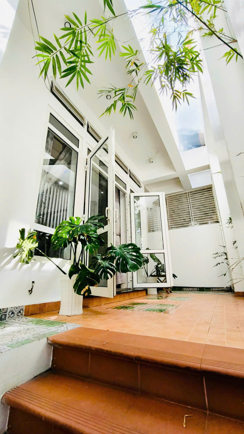 A Cheerful One-Bedroom Living Space
