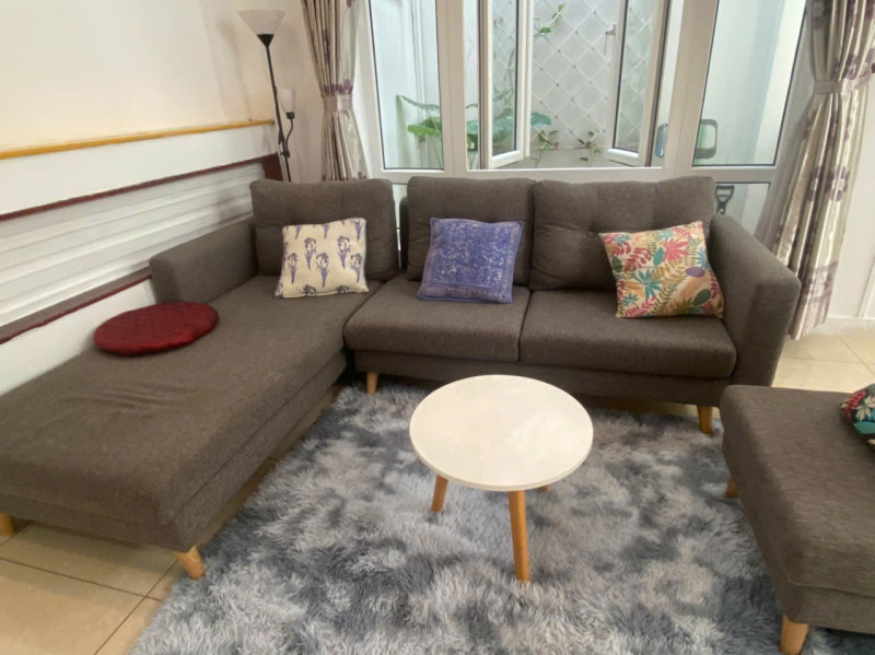 A Cheerful One-Bedroom Living Space