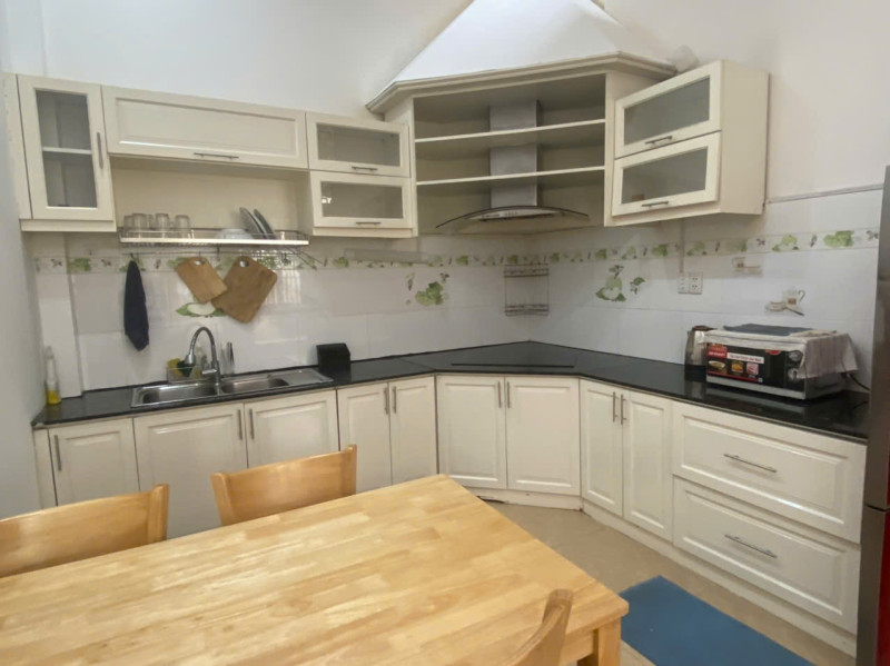 A Cheerful One-Bedroom Living Space