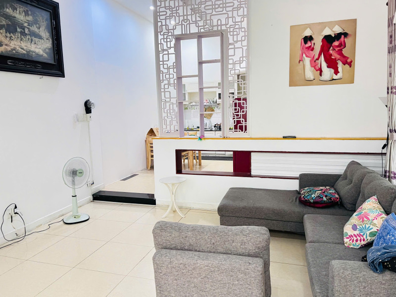 A Cheerful One-Bedroom Living Space