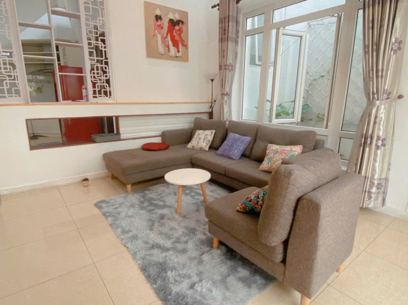 A Cheerful One-Bedroom Living Space