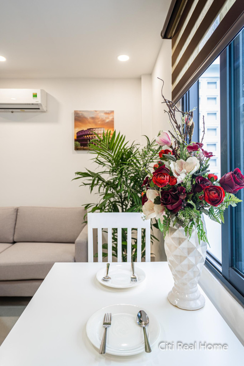 Well-Crafted One-Bedroom Apartment