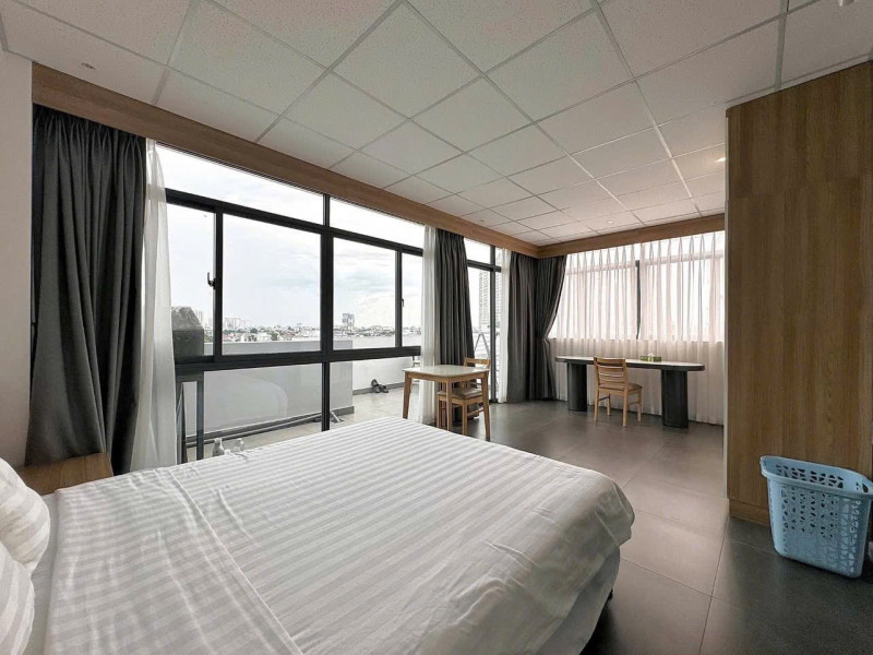 Penhouse -A Pleasant One-Bedroom Living Space