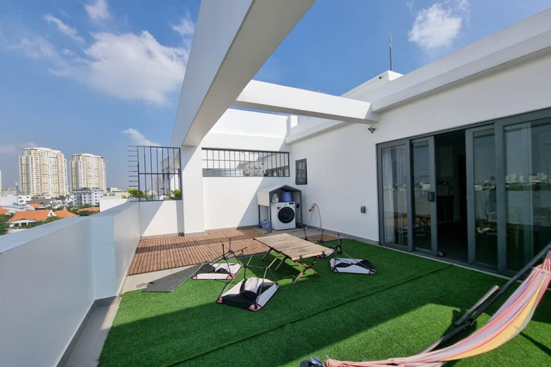 Penhouse -A Lovely Sunlit One-Bedroom
