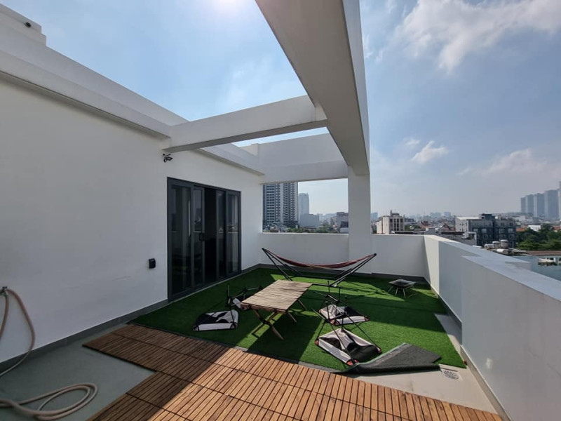 Penhouse -A Lovely Sunlit One-Bedroom