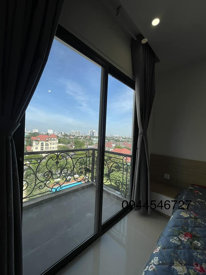 Comfortable One-Bedroom with Natural Light