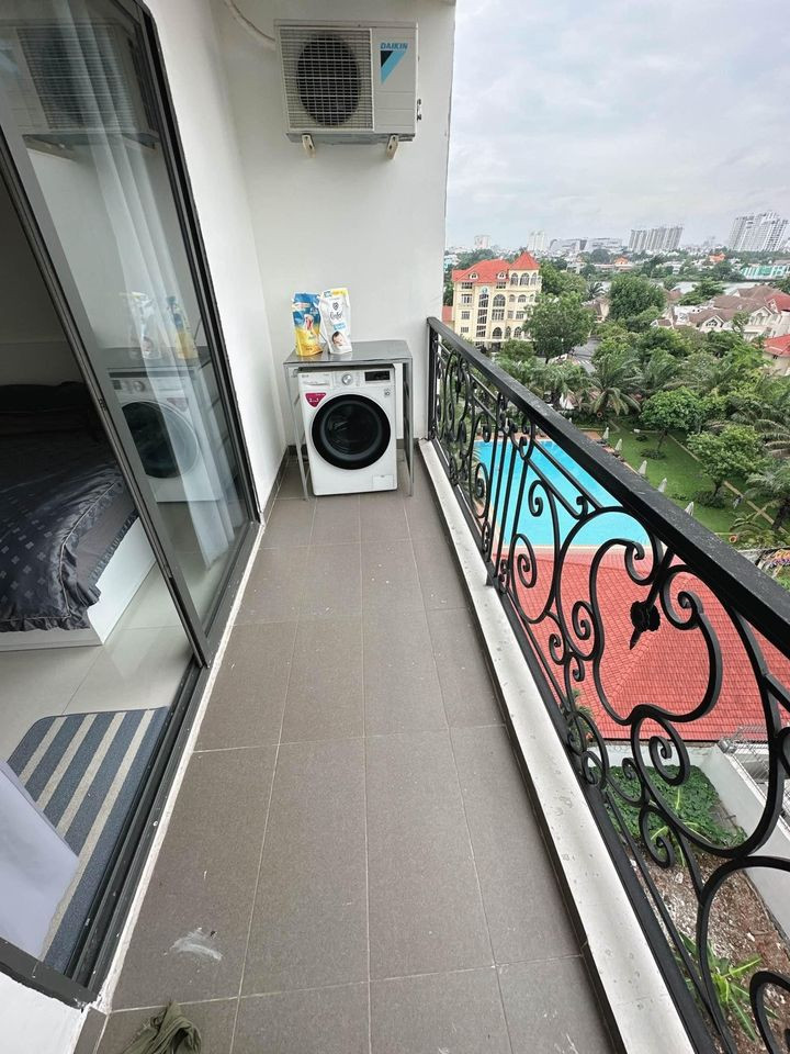 Comfortable One-Bedroom with Natural Light