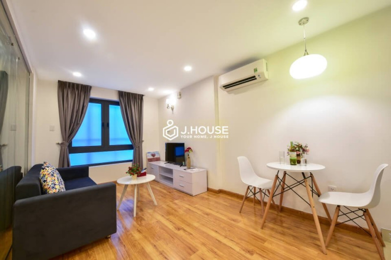 A Cheerful One-Bedroom Apartment