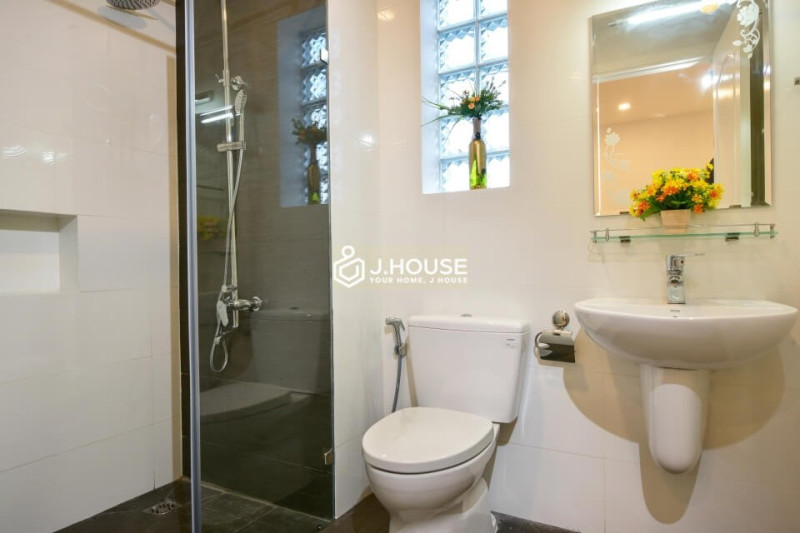 A Cheerful One-Bedroom Apartment