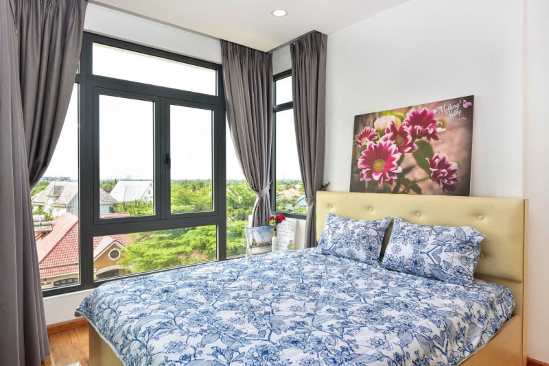 Open and Airy One-Bedroom Space