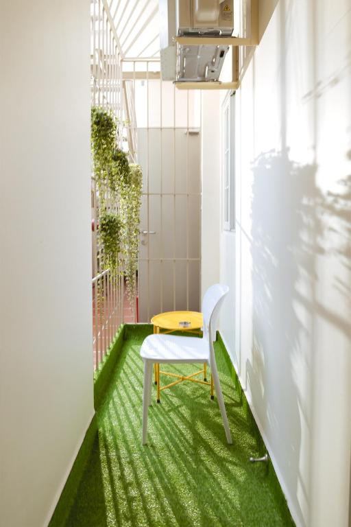 Fresh and Bright One-Bedroom Apartment