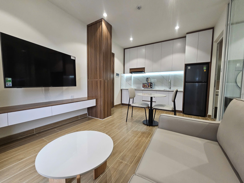 New-A Light-Filled One-Bedroom Home