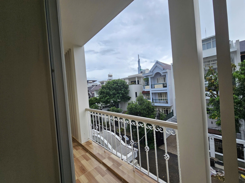 New-A Light-Filled One-Bedroom Home