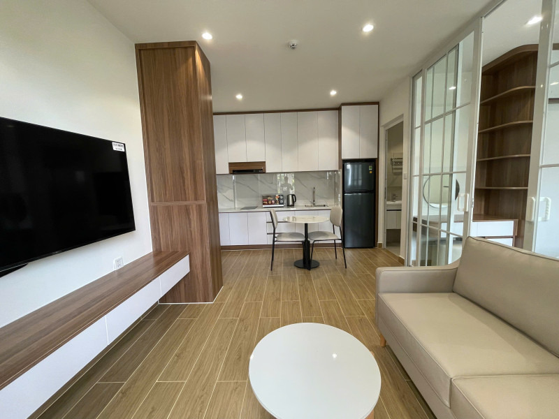 New-A Light-Filled One-Bedroom Home