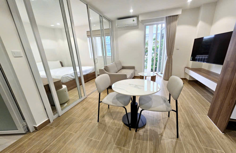 New-A Light-Filled One-Bedroom Home