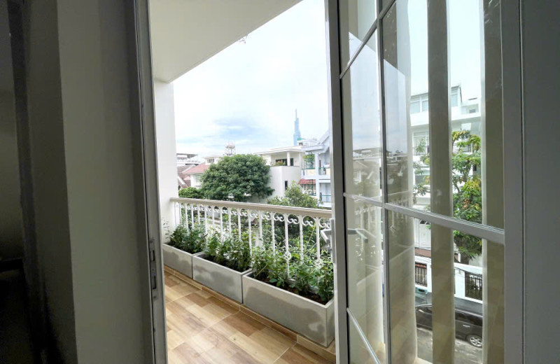 New-A Light-Filled One-Bedroom Home