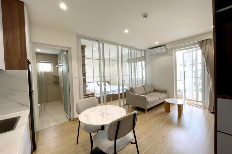 New-A Light-Filled One-Bedroom Home