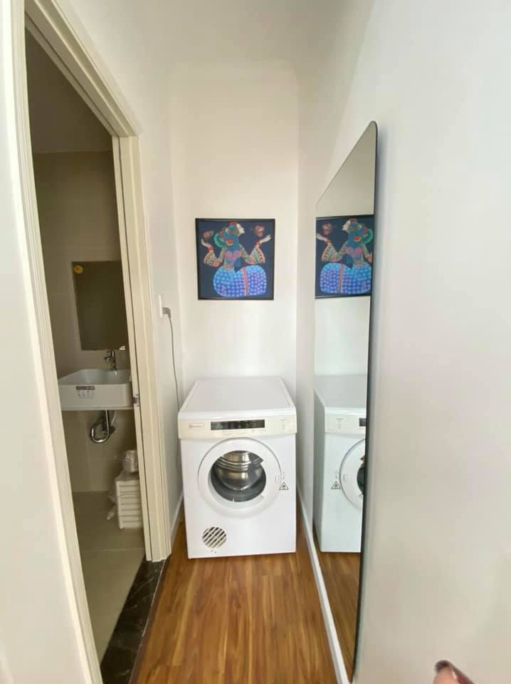 Penhouse -Sunlit One-Bedroom Living Space