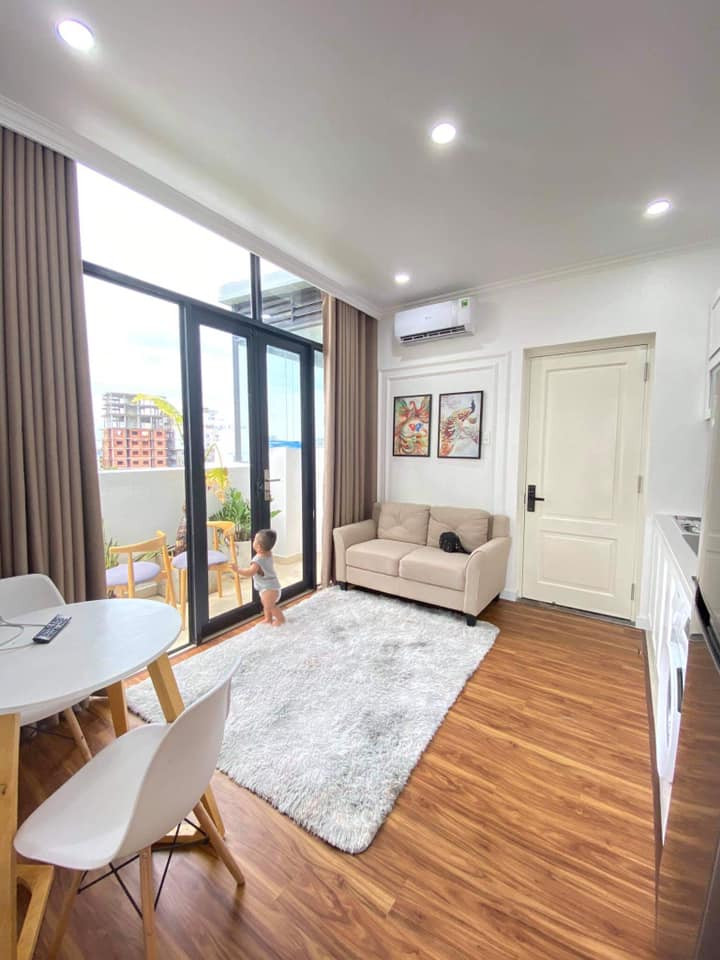 Penhouse -Sunlit One-Bedroom Living Space