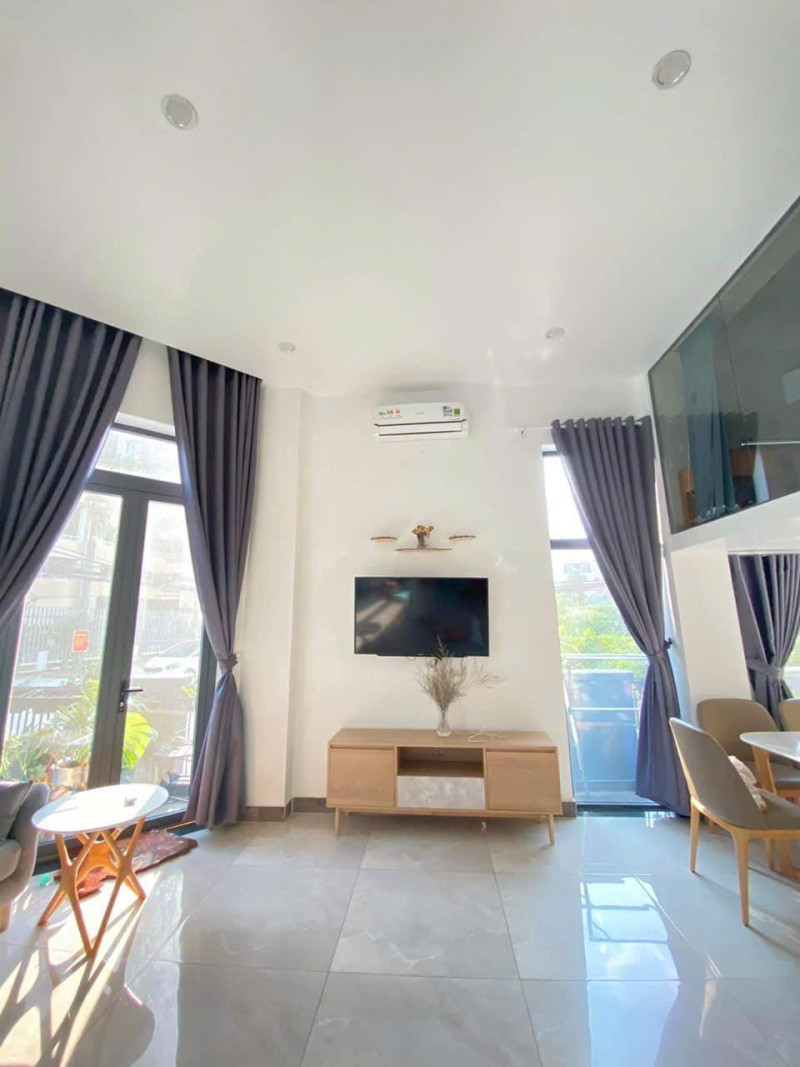 Private yard-Green View One-Bedroom Apartment