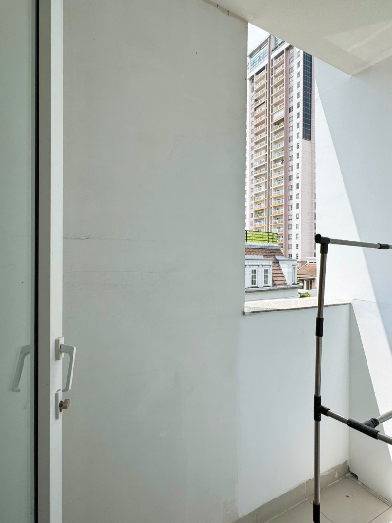 A Fresh and Calm One-Bedroom Apartment