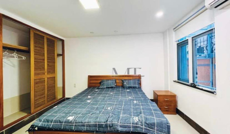 Zen-Style One-Bedroom Home