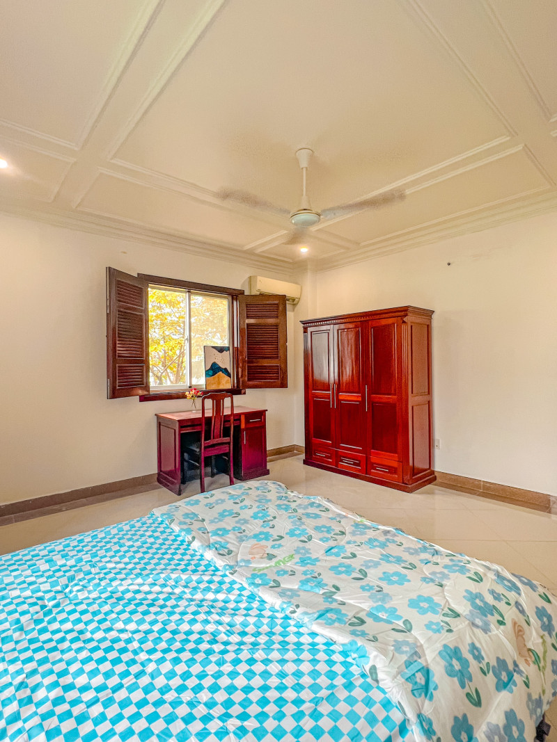 A Peaceful One-Bedroom Surrounded by Greenery