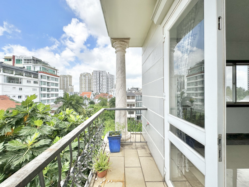 A Peaceful One-Bedroom Surrounded by Greenery