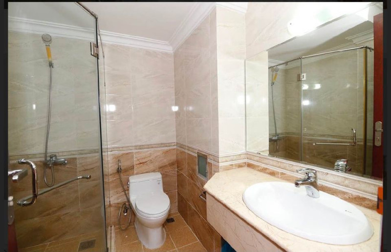 A Cheerful One-Bedroom Living Space got Yard